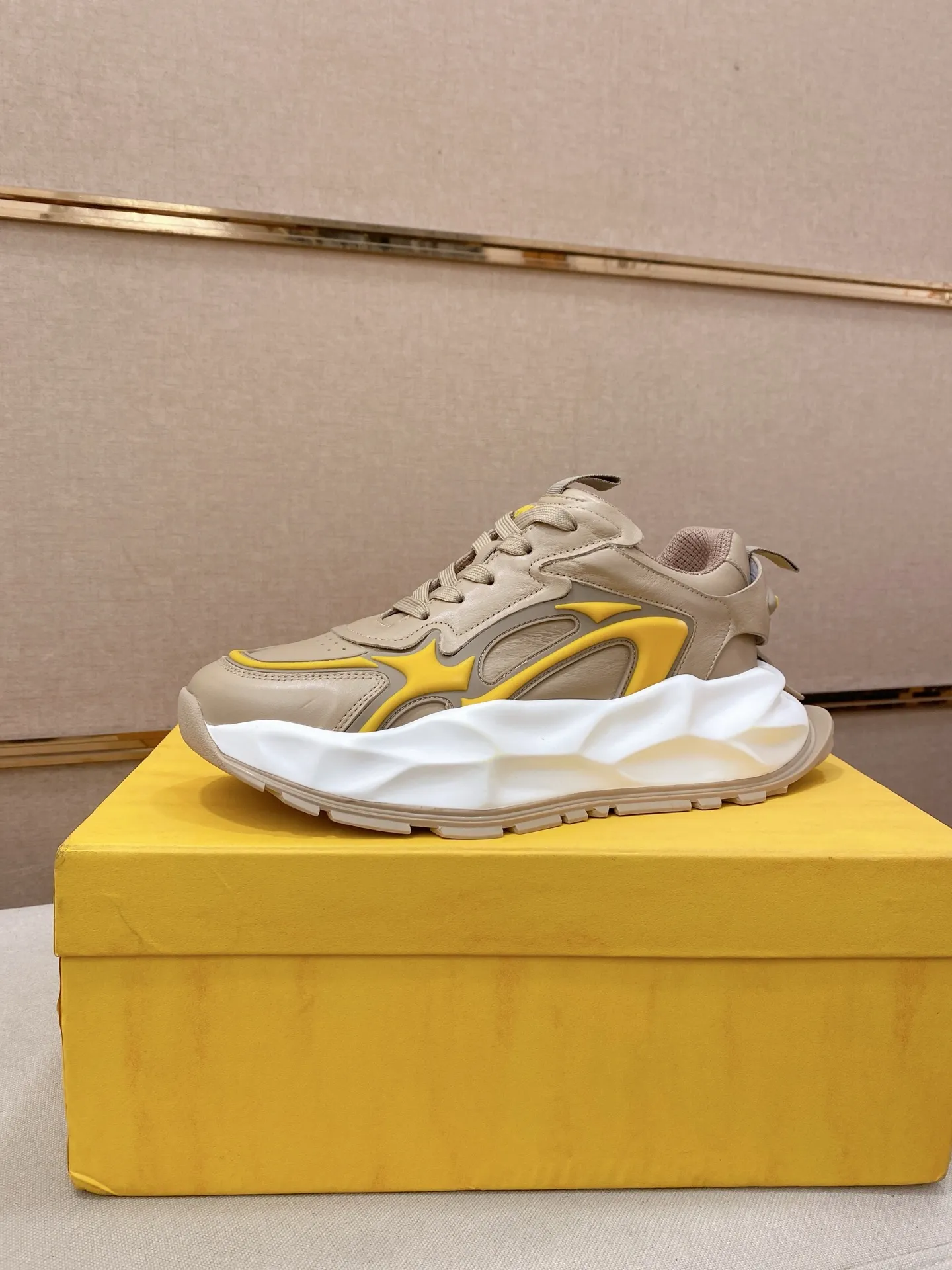 Factory price 580💰 FENDI new model (Fendi) official website 1:1 copy 👊🏻Upper 🇮🇹Imported cowhide🇩🇪Inside imported breathable mesh lining. The original outsole is molded to reflect the identity of every man, and the upper foot is elegant and stable🚶🏻🚶🏻The high-end custom counter original replica📯The shoe last remains unchanged regardless of wind and rain, and can withstand the verification of time🔍️,🔵 Size: 39-45. Can be customized 38-46 non-refundable and non-exchangeable!